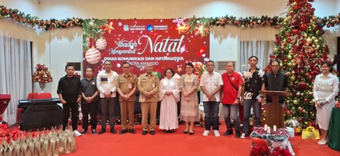 
 Angkat Tema Allah Hadir untuk Menyelamatkan Keluarga, Ibadah Natal Bersama Dinas Kominfo Manado Berlangsung Penuh Sukacita