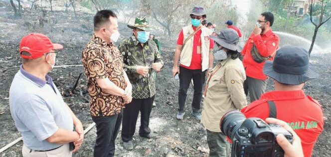 
 Wawali Richard Sualang Dampingi Staf Khusus Kementerian Lingkungan Hidup Pantau Kebakaran TPA Sumompo